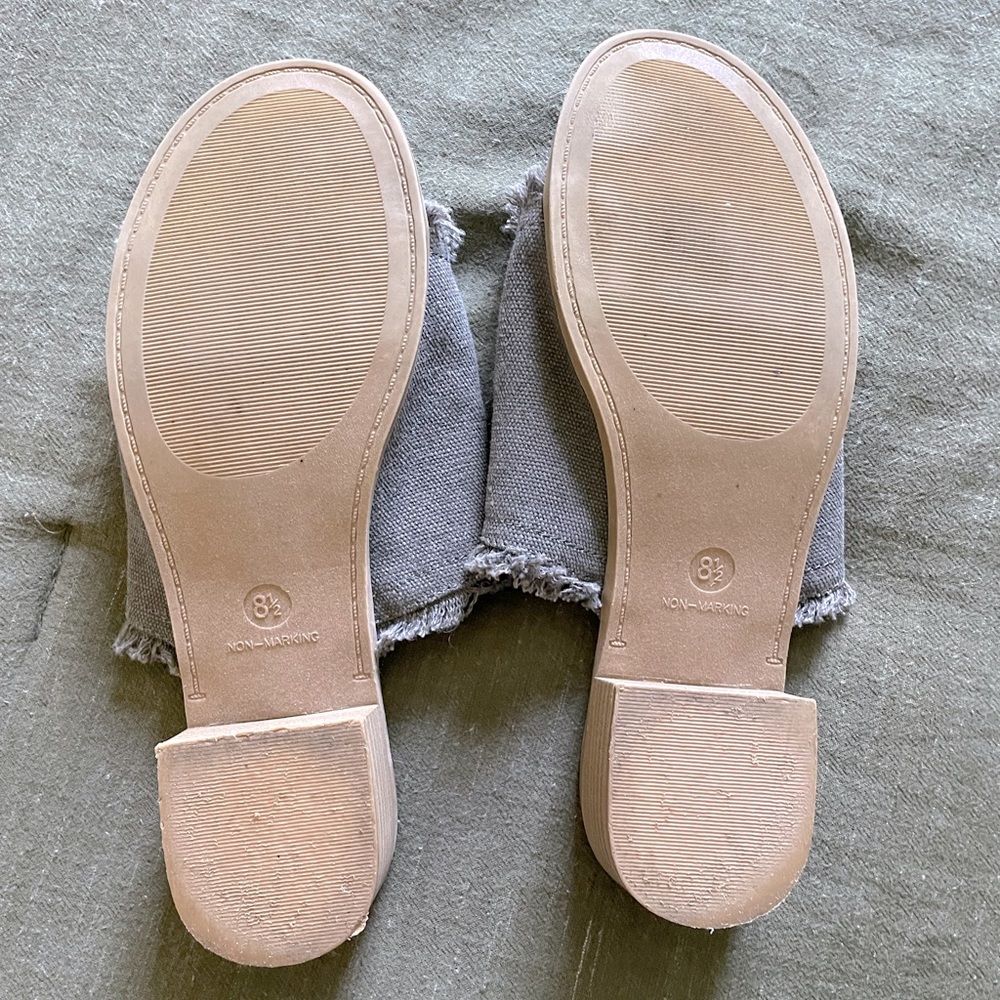 Universal Thread Sandals - Picture 2 of 5